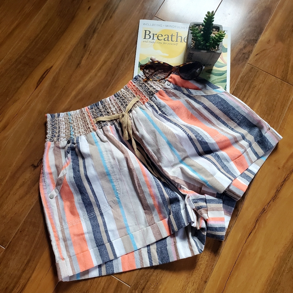 TREND SHOP Striped Shorts - Size M (NWOT)